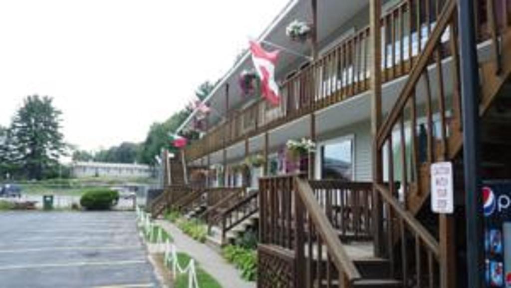Legacy Inn & Suites Of レイク・ジョージ エクステリア 写真
