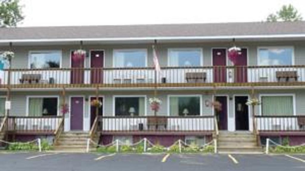 Legacy Inn & Suites Of レイク・ジョージ エクステリア 写真