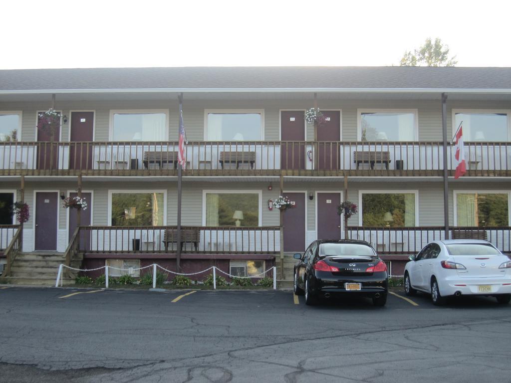 Legacy Inn & Suites Of レイク・ジョージ エクステリア 写真
